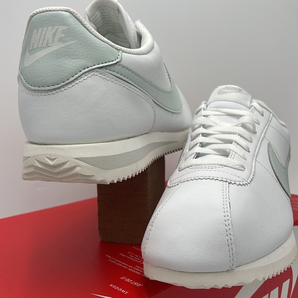 Nike Cortez Leather
Women's
Summit White/Sail/Light
Bone/Light Silver
DN1791-106 - Picture 8 of 16